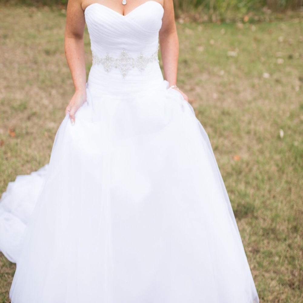 Last day @ this price Designer Eden Bridal Gown - Picture 2 of 16